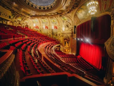 The Chicago Theatre Tour Experience
