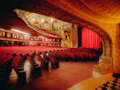 The Chicago Theatre Tour Experience