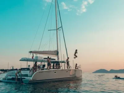 Calanques Catamaran Tour & Standup Paddle