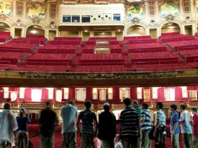 The Chicago Theatre Tour Experience