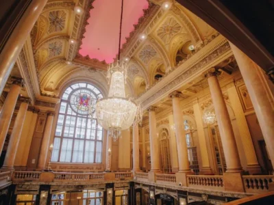 The Chicago Theatre Tour Experience