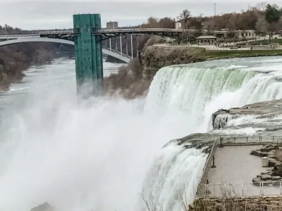 1-Day Niagara Falls Tour