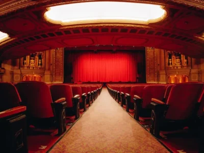 The Chicago Theatre Tour Experience