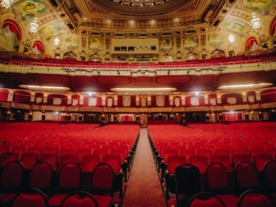 The Chicago Theatre Tour Experience